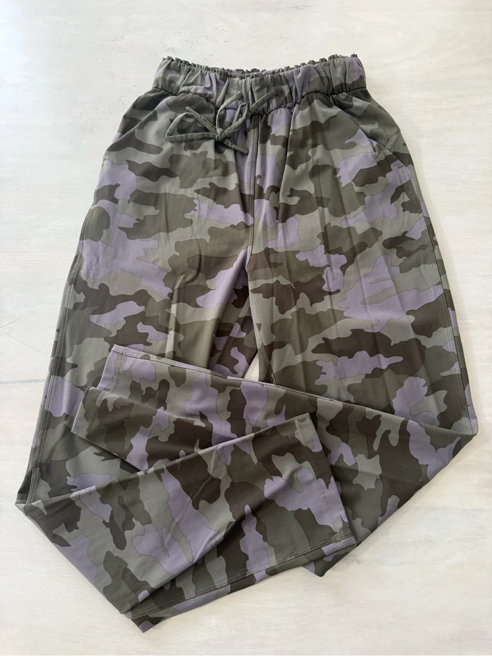 LULULEMON • Keep Moving Pant 7/8 High-Rise Heritage 365 Camo Dusky Lavender Mult
